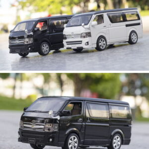 High Simulation 1:32 Toyota Hiace Alloy Die-Cast Model MPV Vehicle With Sound And Light
